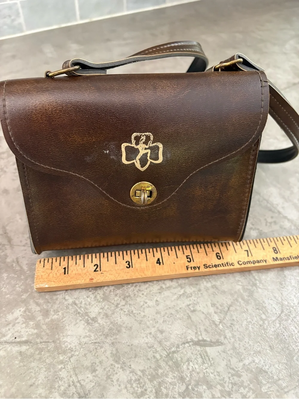 This is a vintage Girl Scouts Brownie purse, likely from the 1960s or 1970s.